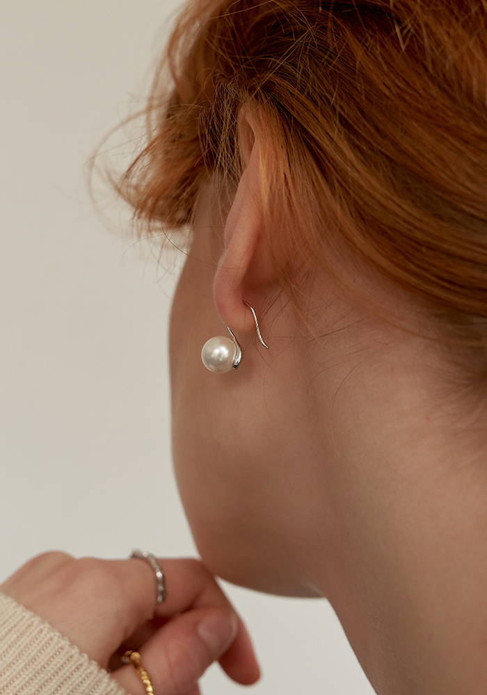 Hook Pearl Earring