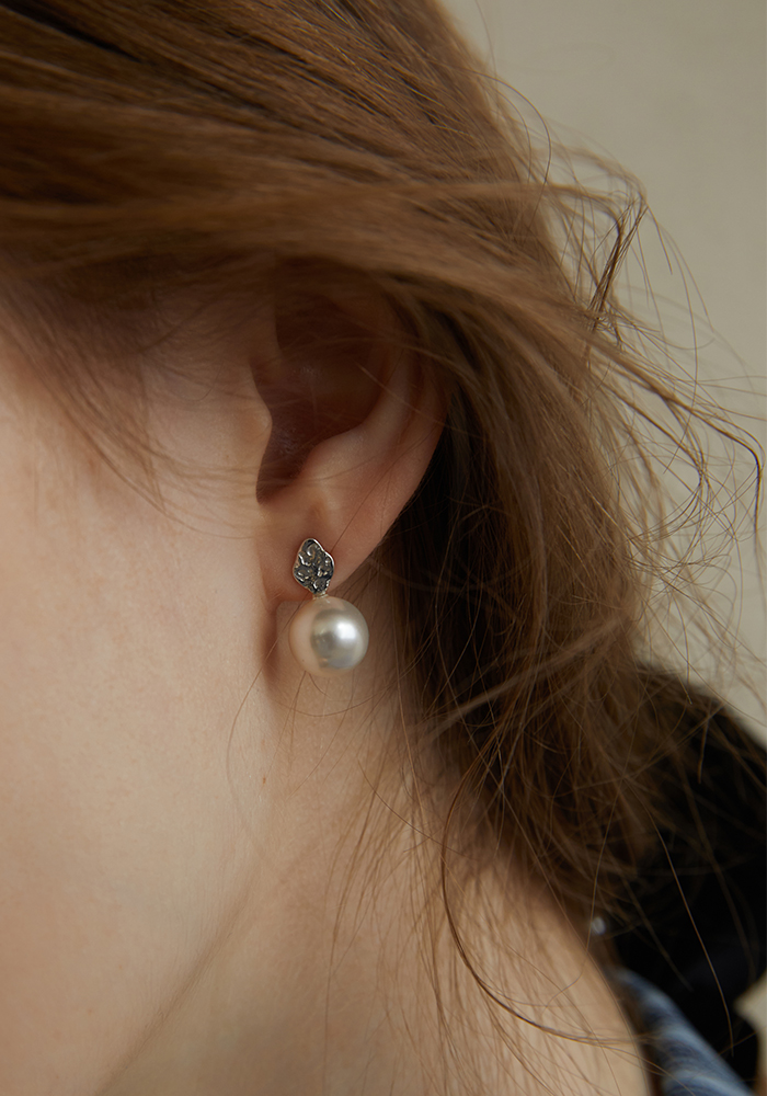 Bumpy Mini Pearl Earring (2color)
